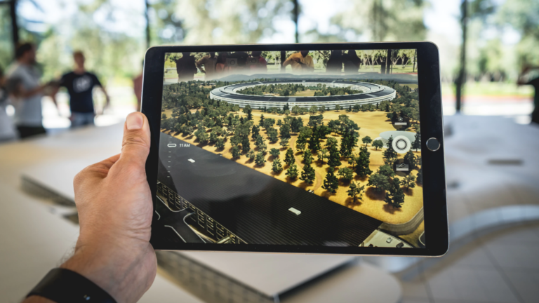 Exploring the Leading Augmented Reality Applications Transforming Our Experience of the Digital World